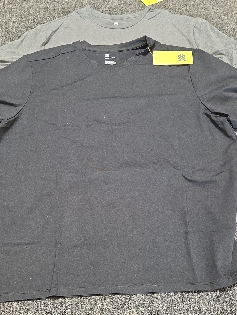 (#4C) 2 All in motion Men's Short Sleeve Crew Tee in Black & Grey